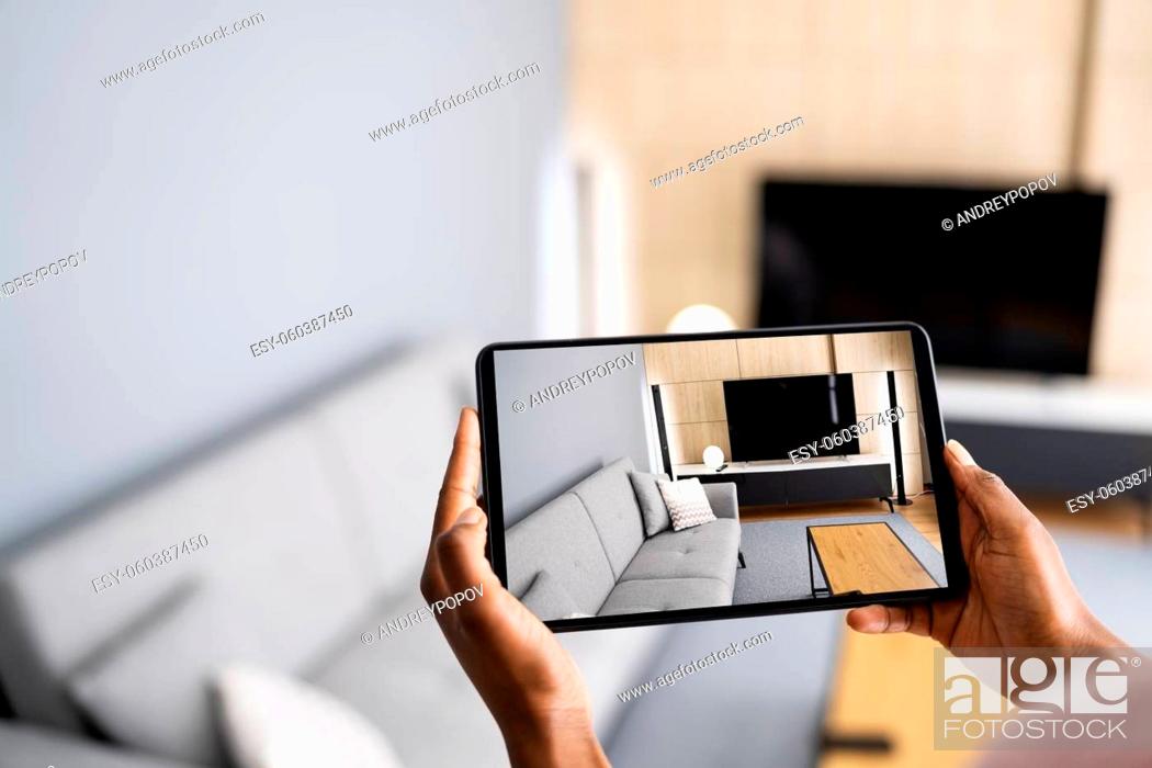 Imagen: Real Estate Virtual House Tour Call On Tablet.