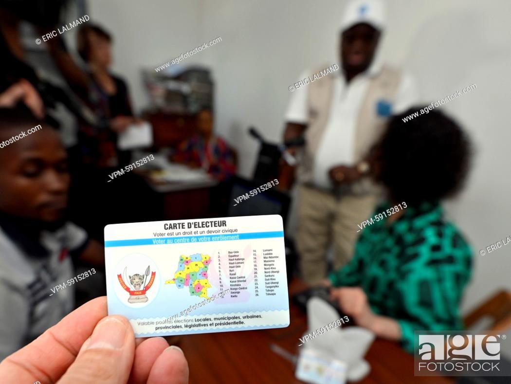 Imagen: Foreign minister Hadja Lahbib pictured during a visit to an elections registration center, in Kinshasa, DR Congo, during a diplomatic mission in Angola and.