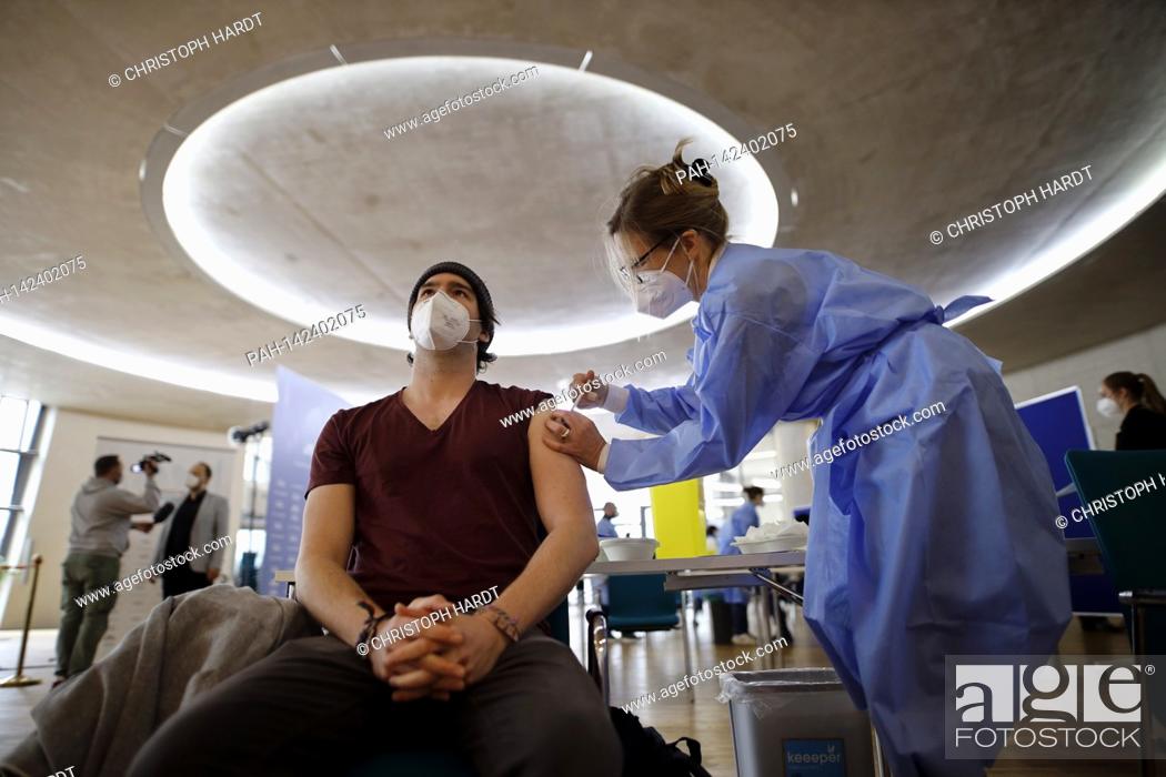Stock Photo: In the Ehrenfeld Ditib Mosque, people from Cologne can get vaccinated against the coronavirus at the weekend. Doses of the vaccine are available from.