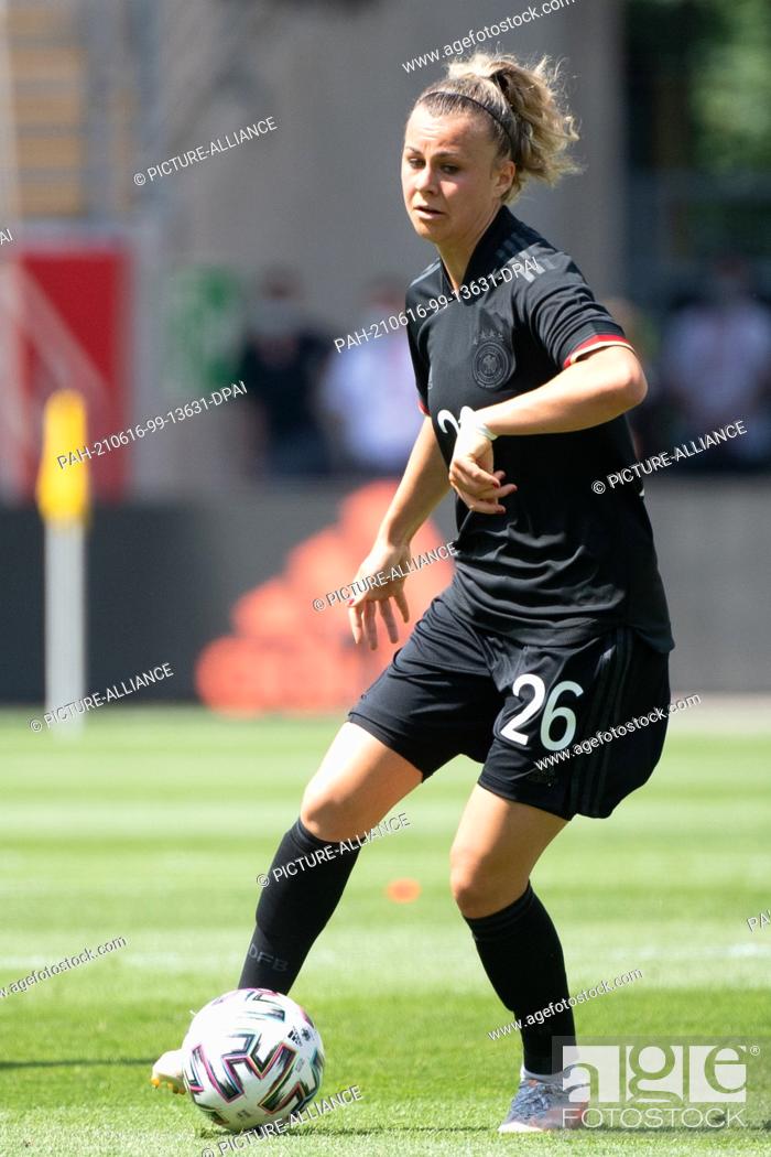 Stock Photo: 15 June 2021, Hessen, Offenbach am Main: Football, Women: Internationals, Germany - Chile at Stadion am Bieberer Berg. Germany's Lena Lattwein.