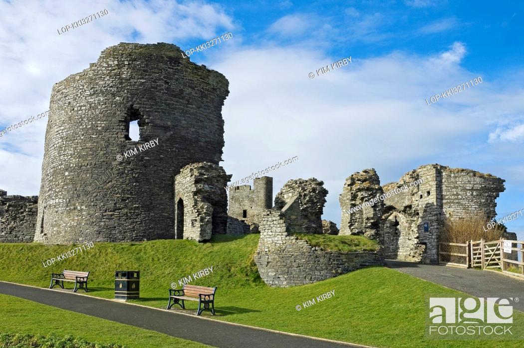 Stock Photo: Wales, Ceredigion, Aberystwyth. Ruins of Aberystwyth Castle built in 1277 by King Edward I.