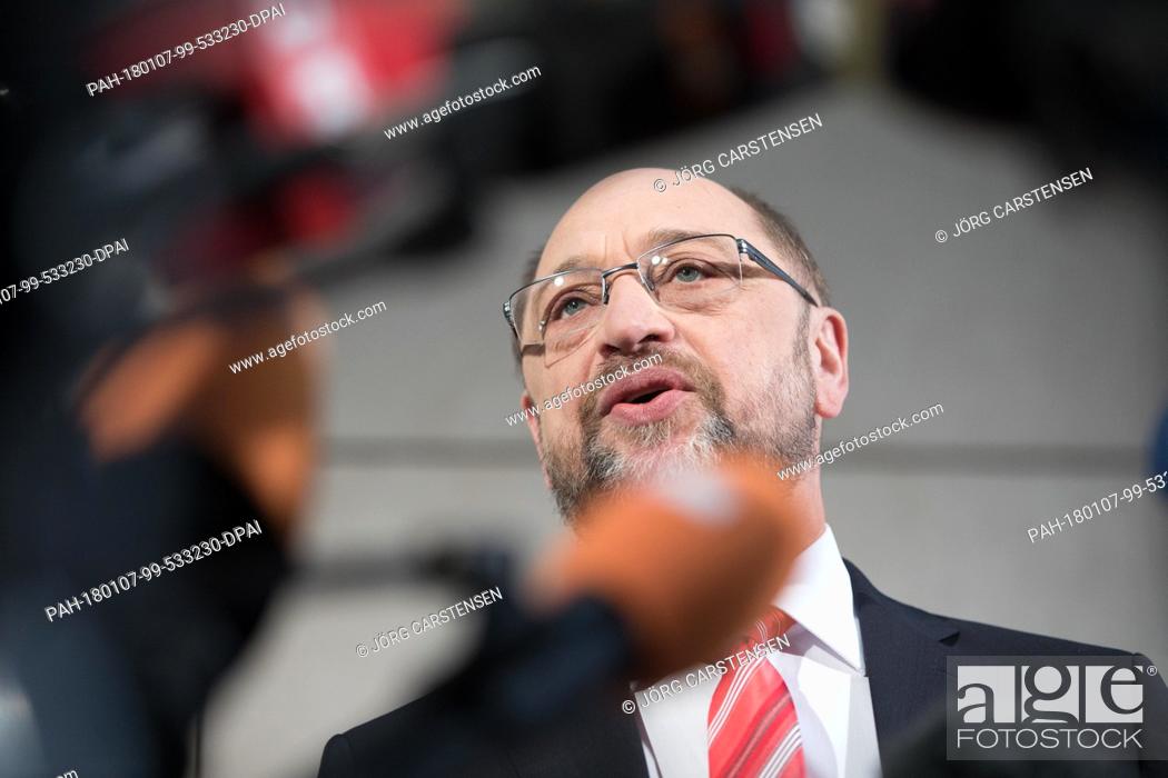 Stock Photo: Leader of the Social Democrats (SPD), Martin Schulz, delivers a statement to the press prior to the start of exploratory talks between the SPD and the.