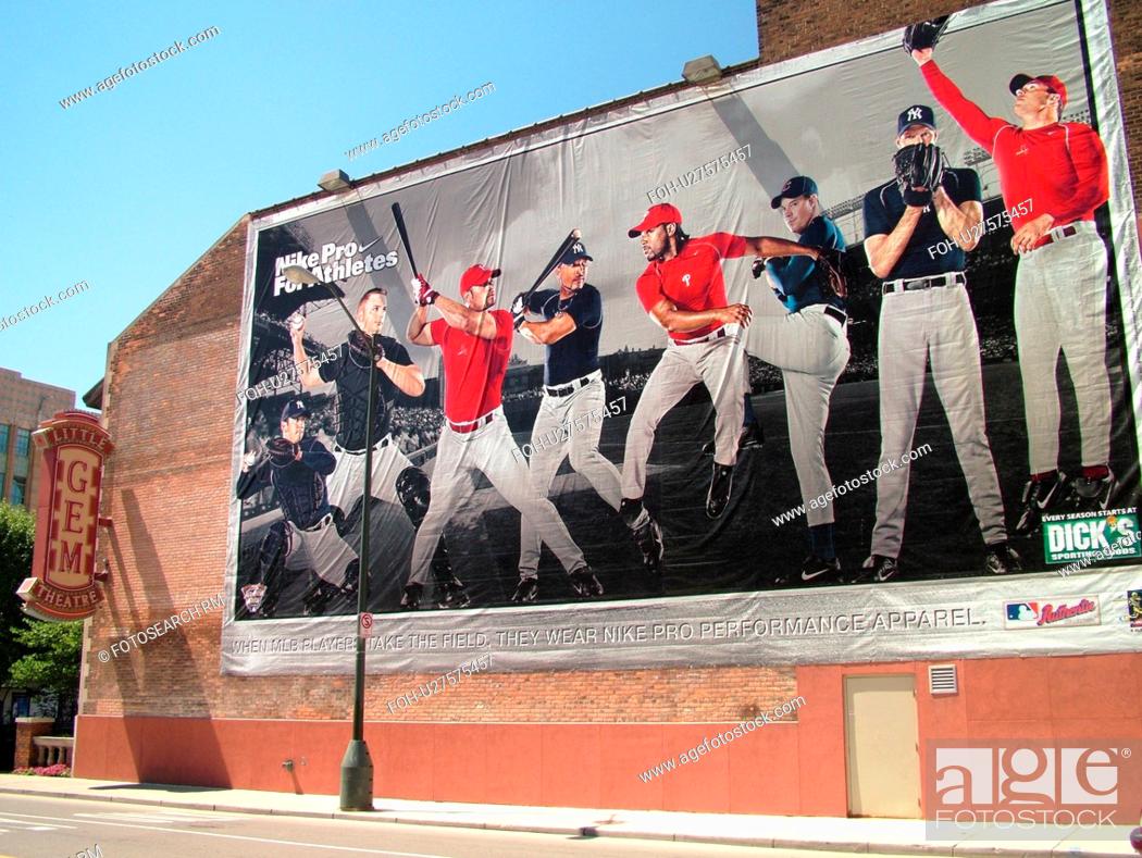Detroit, MI, Michigan, City, Little Gem & Century Theatres, NIKE Pro for athletes wall mural, Foto de Stock, Imagen Protegidos Pic. FOH-U27575457 agefotostock