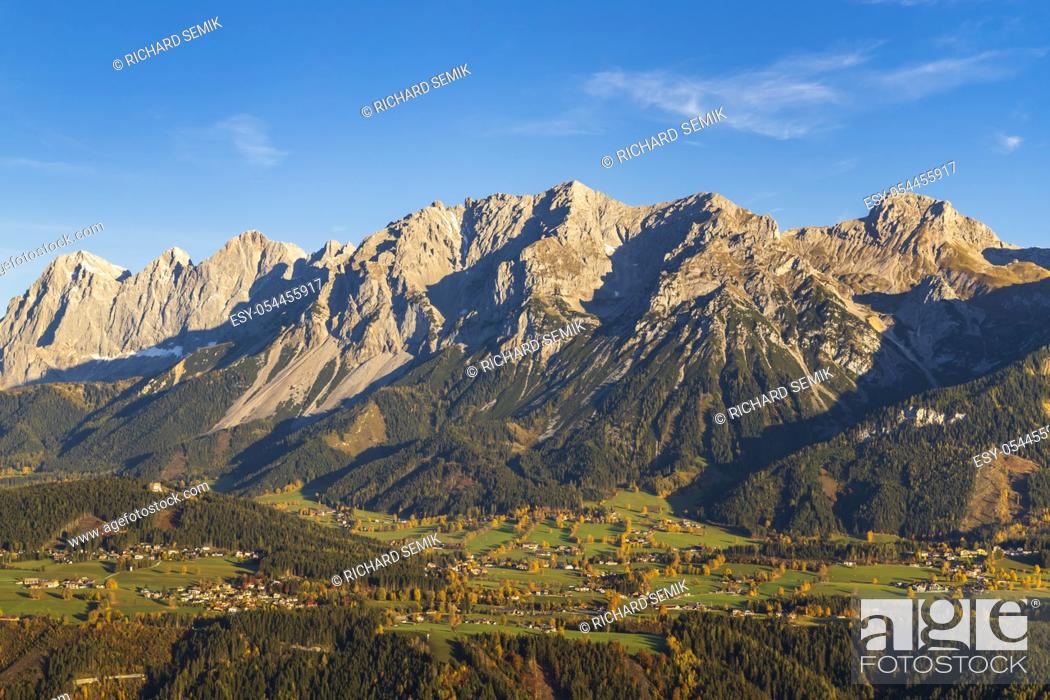 Photo de stock: autumn view of Dachstein massif in Austria.