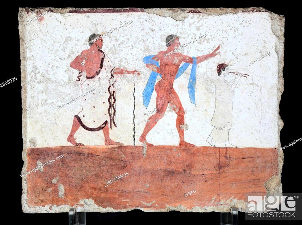 Imagen: Tomba del Tuffatore, Tomb of the Diver, 480 BC, interior mural painting on the lateral wall, a man with a walking cane, a dancing boy and a female flute player.