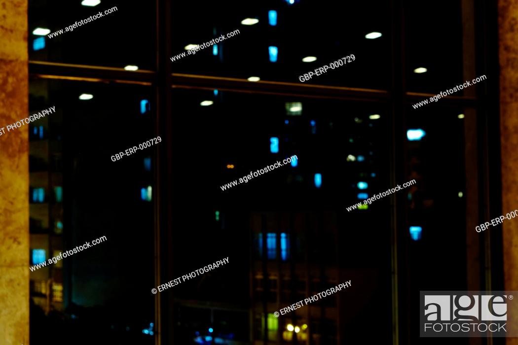 Imagen: Lighting lights, 2013, Guaira; Curitiba, Parana, Brazil.