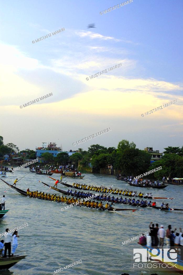 Stock Photo: A traditional boat race in Buriganga River Basila, Dhaka, Bangladesh September 17, 2006.