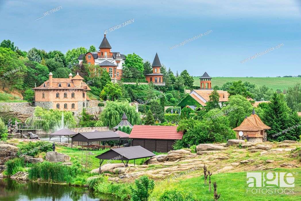 Imagen: Buki, Ukraine 06. 20. 2020. Landscape Park and recreational complex in Buki village, Ukraine, on a cloudy summer day.