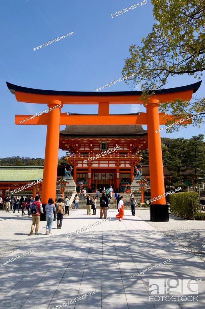 Torii, Main Gateway to Shrine, Fushimi Inari Shrine, Kyoto, Japan 