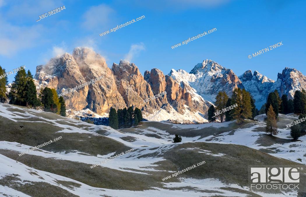 Stock Photo: Geisler mountain range (Geislergruppe, Odle) in the dolomites of the Groeden Valley or Val Gardena in South Tyrol - Alto Adige.