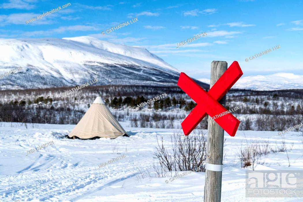 Stock Photo: Sweden, Lapland, Abisko, snowmobile trail, marking, tipi.