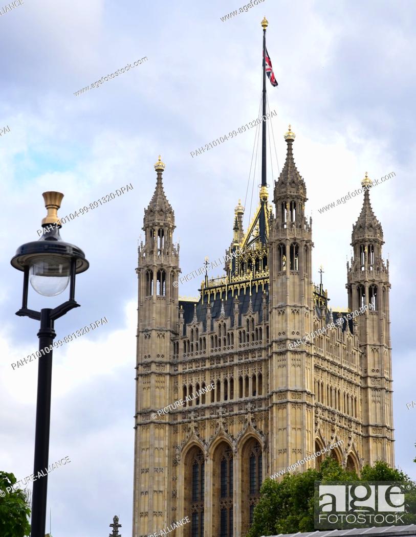 Stock Photo: 07 September 2019, United Kingdom, London: A flag flies atop Victoria Tower from Westminster Palace. Photo: Waltraud Grubitzsch/dpa-Zentralbild/ZB.