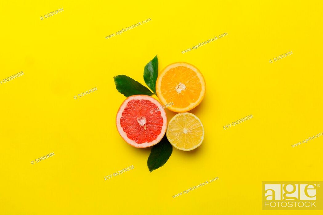 Imagen: Fruit background. Colorful fresh fruits on colored table. Orange, lemon, grapefruit Space for text healthy concept. Flat lay, top view, copy space.