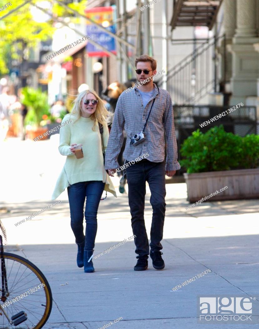 Kan beregnes Stræde udkast Dakota Fanning spotted out in New York with her model boyfriend, Stock  Photo, Picture And Rights Managed Image. Pic. WEN-WENN21362476 |  agefotostock