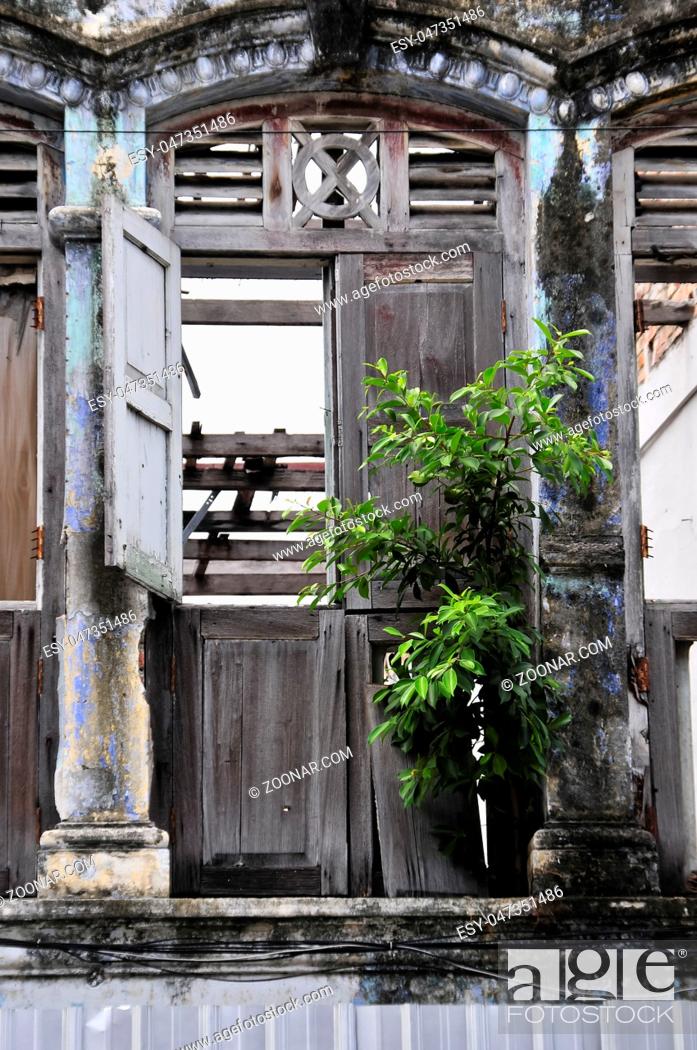 Stock Photo: Fassade von altem chinesischem Geschaeftshaus in der Altstadt von George Town, Penang, Malaysia.