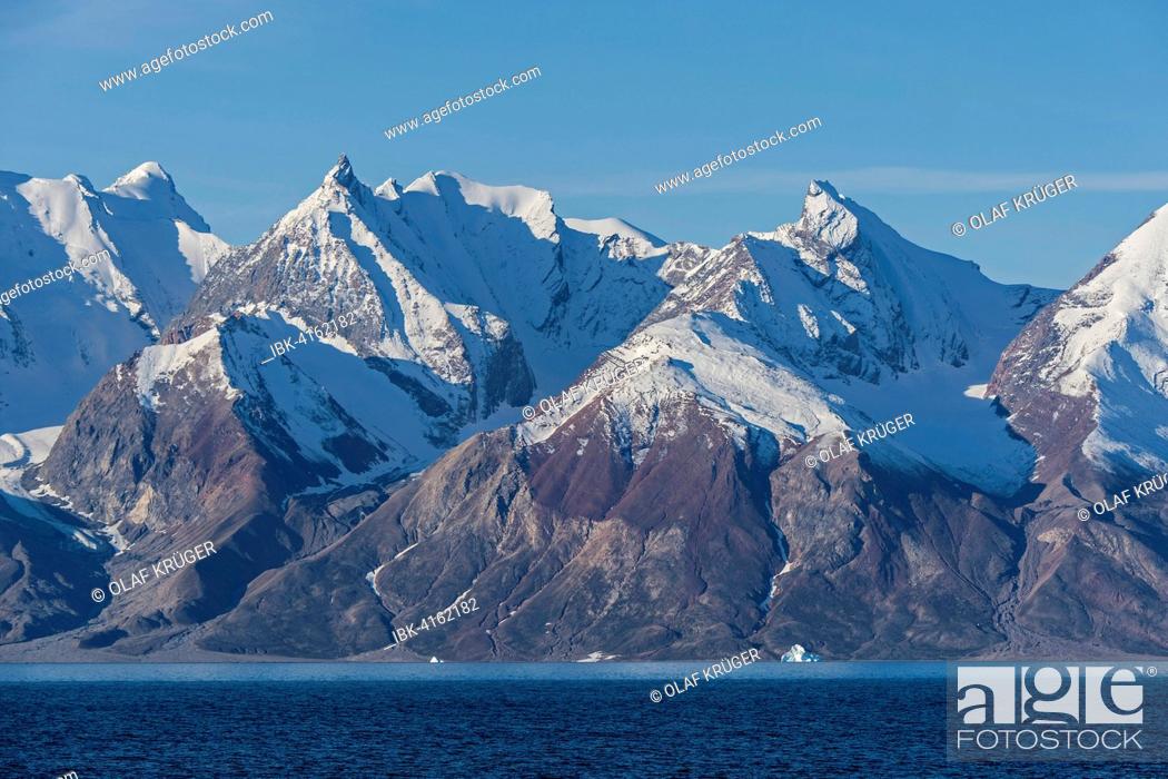 Stock Photo: Snow-covered mountains, Holmbugt, Kong Oscar Fjord, Northeast Greenland National Park, Greenland.
