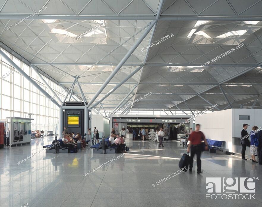 Stock Photo: LONDON STANSTED AIRPORT, ESSEX, UK, FOSTER & PARTNERS, INTERIOR, INTERIOR LANDSCAPE FRONTAL VIEW TOWARDS WHSMITH.
