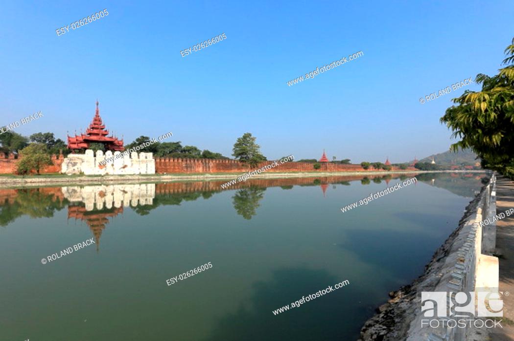Stock Photo: City, Palace, Mirror, Buddhism, Fortress, Pagoda, Myanmar, Burma, City Wall, Mandalay, Konigspalast, Irawadi