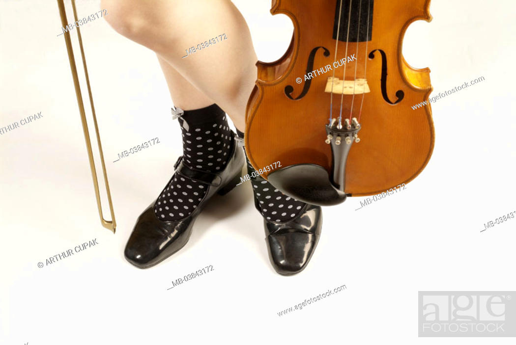 pollo Deslumbrante suficiente Woman, legs, violin, bow, holding, Detail, Series, people, musician, violin  player, socks, Foto de Stock, Imagen Derechos Protegidos Pic. MB-03843172 |  agefotostock