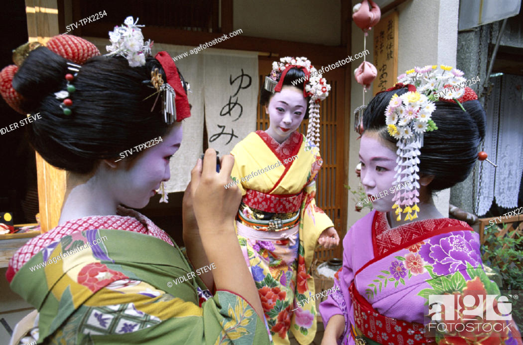 Stock Photo: Apprentice, Asia, Geisha, Holiday, Honshu, Japan, Kimono, Kyoto, Landmark, Maiko, Model, Released, Tourism, Traditional costume,.