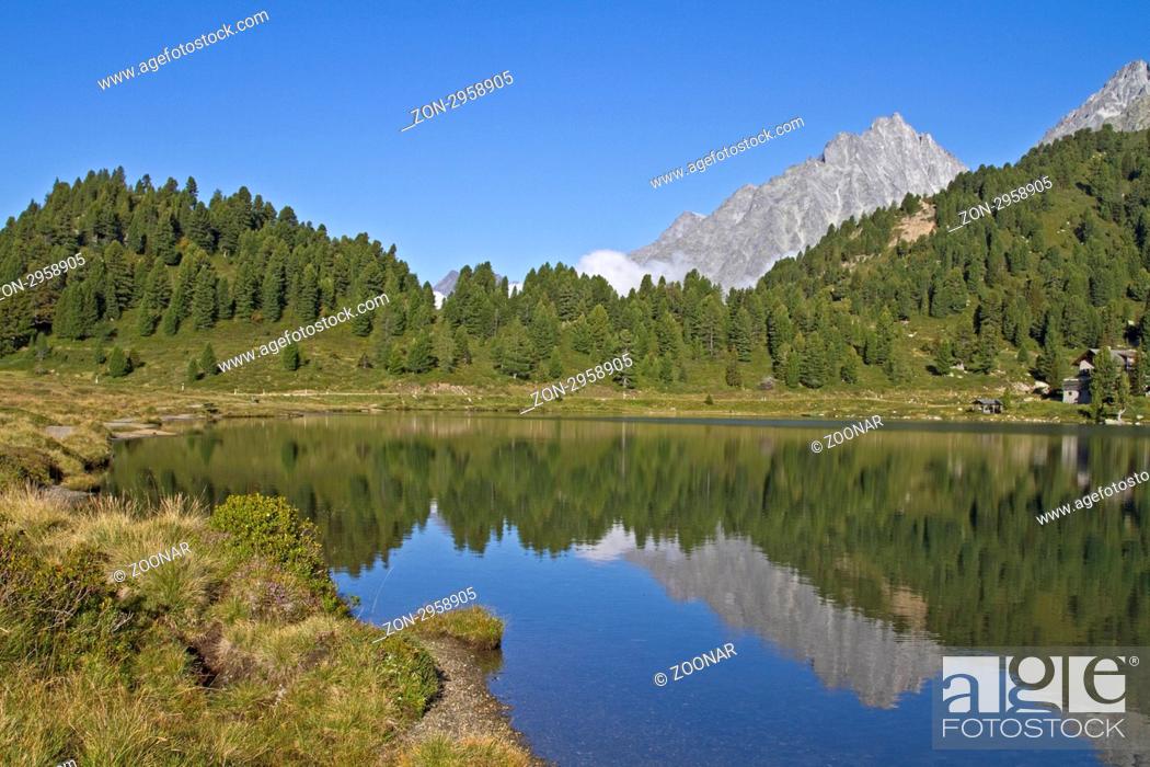Stock Photo: Der idyllische Obersee auf der Passhöhe des Staller Sattels.