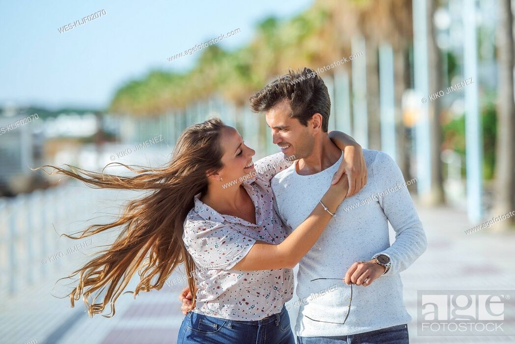 Imagen: Happy young couple hugging on promenade.