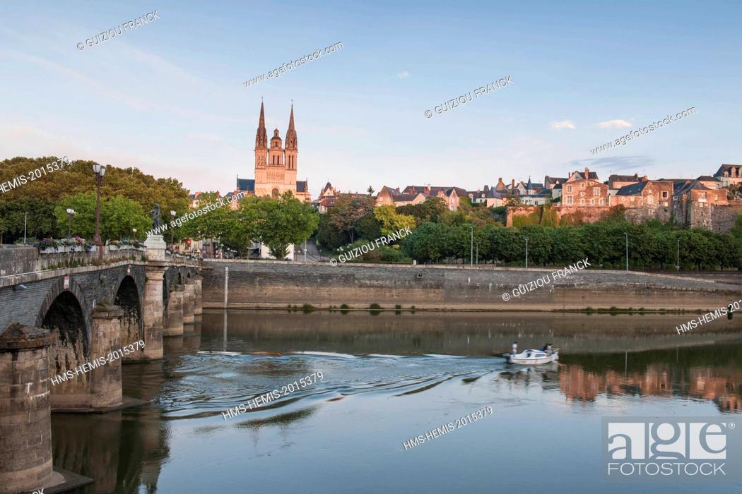 Stock Photo: France, Maine et Loire, Angers, Verdun bridge over the Maine river and Saint-Maurice cathedral.