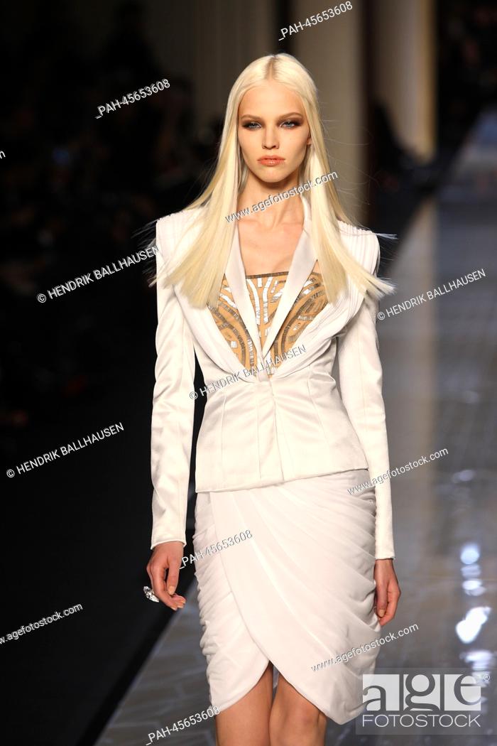 Secretaris kosten dagboek A model wears a creation by Italian designer Donatella Versace as part of  Atelier Versace..., Stock Photo, Picture And Rights Managed Image. Pic.  PAH-45653608 | agefotostock