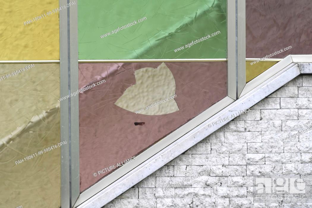 Stock Photo: 11 June 2019, Bavaria, München -Neuaubing: Glass damage can be seen at a house entrance in Neuaubing. Thunderstorms with heavy rains and hailstorms have mainly.