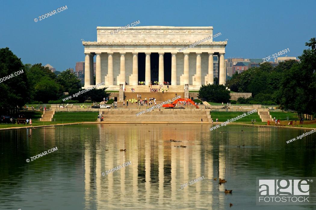 Stock Photo: Das Lincoln Memorial am westlichen Ende des Lincoln Memorial Reflecting Pool, Washington D.C., USA / Lincoln Memorial at the West end of the Lincoln Memorial.