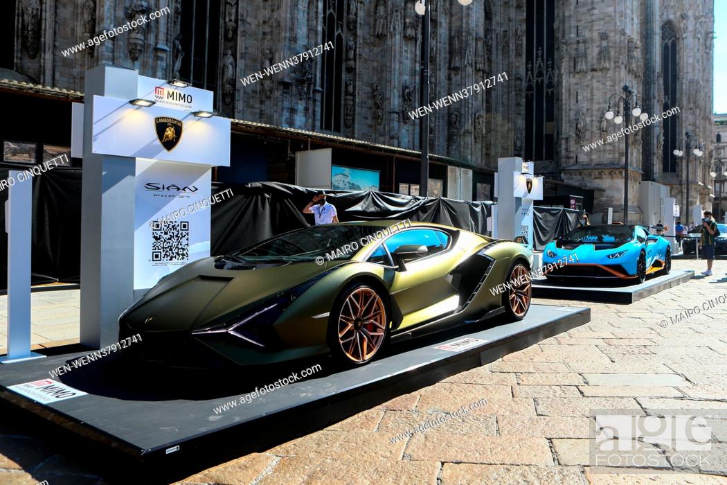 Imagen: Inauguration of the Milano Monza Open-air Motorshow (MIMO) in Piazza del Duomo in Milan, Italy. 62 car manufacturers display their new hybrid and electric.