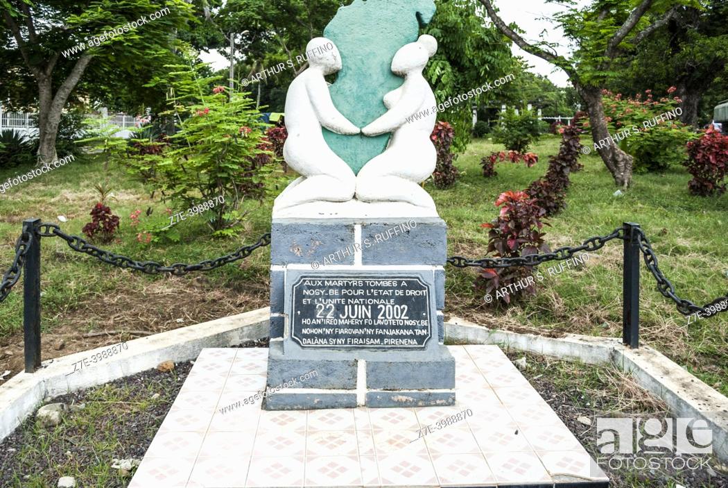 Imagen: Memorial dedicated to the graves of martyrs who fought for the rule of law and national unity. Nosy Be, Madagascar.