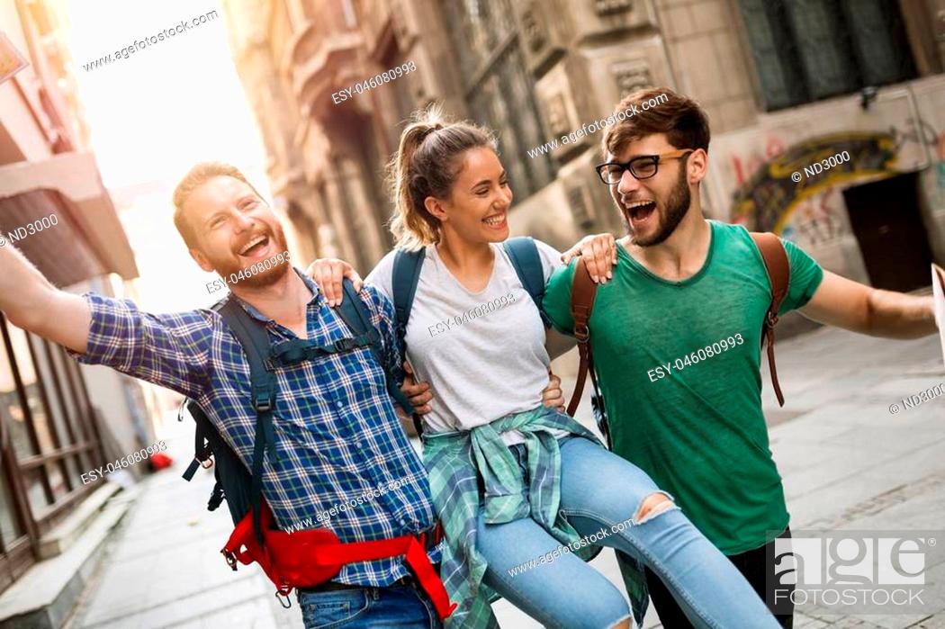 Stock Photo: Young travelling people having fun and sightseeing in city.