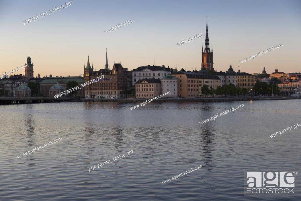 Photo de stock: View of Riddarholmen and Sodermalm at dawn from near Town Hall, Stockholm, Sweden, Scandinavia, Europe.