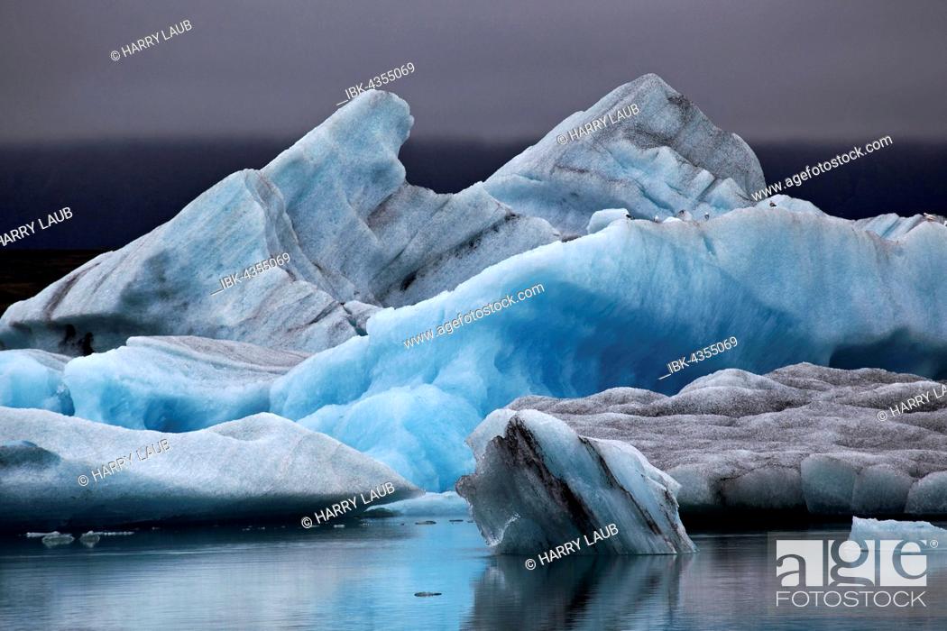 Stock Photo: Ice, icebergs with traces of volcanic ash, glacier, glacial lake of the Vatnajökull glacier, Jökulsarlon, Iceland.