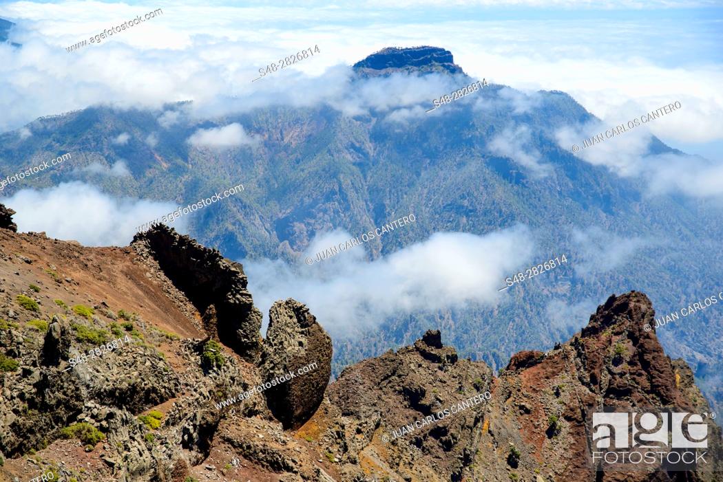 Stock Photo: Caldera de Taburiente desde el Roque de los Muchachos. La Palma. Islas Canarias. España. Europa.