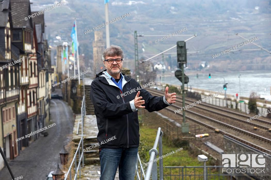 Stock Photo: 01 February 2019, Rhineland-Palatinate, Oberwesel: Harald Steppat, chairman of the citizens' initiative ""Oberwesel 22-Zukunft trotz Bahn"" stands on the city.