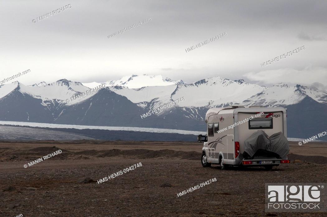 Stock Photo: Iceland, Sudurland region, Skaftafel National Park, Breidarlon lagoon, glacier of Breioamerkurjokull part of Vatnajokull glacier.