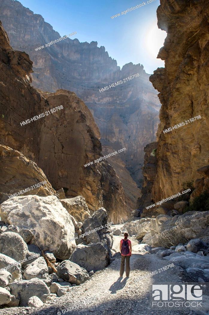 Stock Photo: Sultanate of Oman, gouvernorate of Ad-Dakhiliyah, Djebel Shams in the Al Hajar Mountains range, hike in Wadi an Nakhur in the Grand Canyon of Arabia.