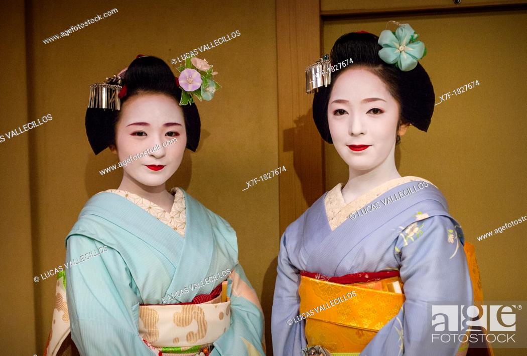 Stock Photo: 'maikos' geisha apprenticeworking in a tea house Geisha's distric of Pontocho Kyoto  Kansai, Japan.