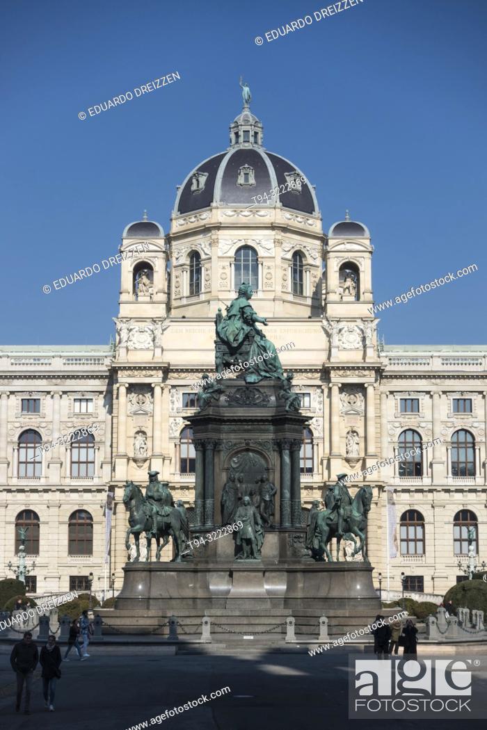 Imagen: Maria Theresien Platz and Museum of Natural History, Vienna.
