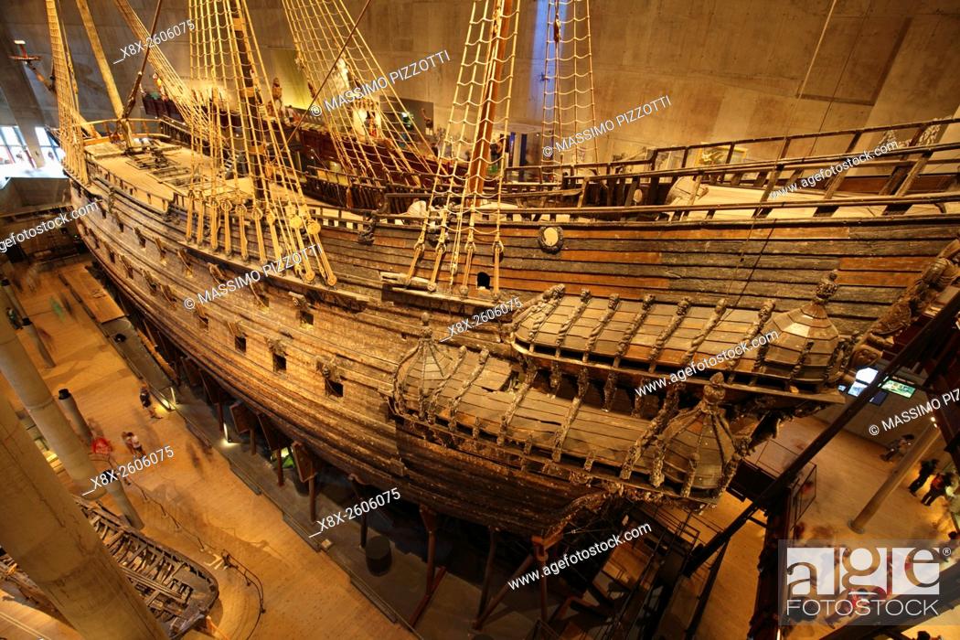 puerta Gárgaras columpio Vasa (ship) Museum in Stockholm, Sweden, Foto de Stock, Imagen Derechos  Protegidos Pic. X8X-2606075 | agefotostock