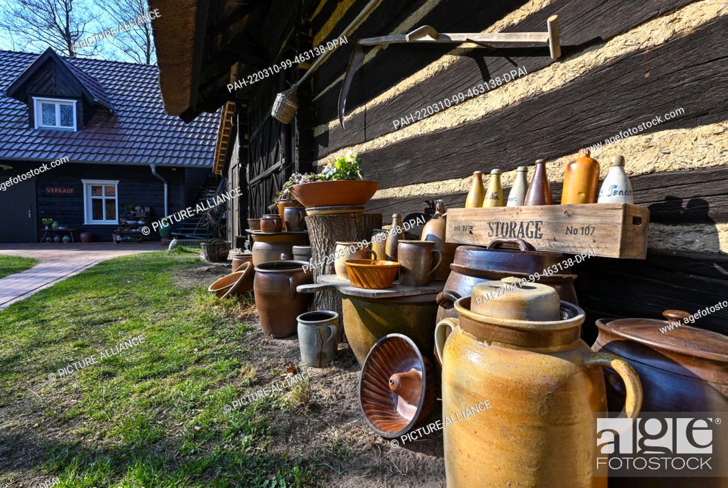 Stock Photo: 10 March 2022, Brandenburg, Burg: In the pottery of Elke Piezonka in the Spreewald, various cups stand on a shelf. Ceramists from all German states invite.