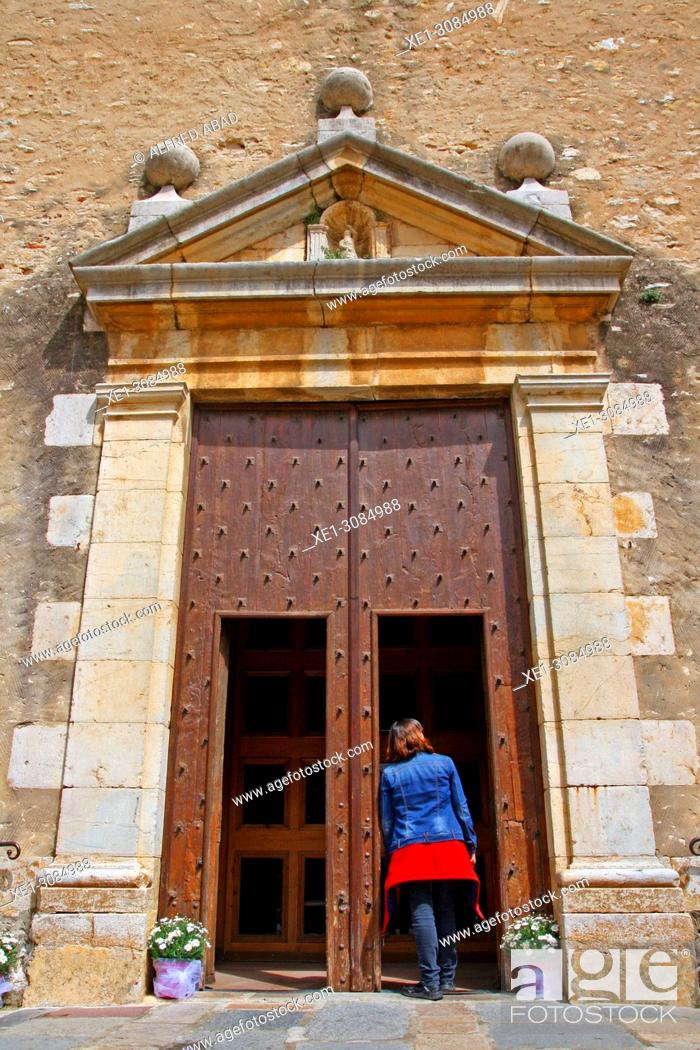 Photo de stock: entrance door , church of Sant Pere, Begur, Girona, Catalonia, Spain.