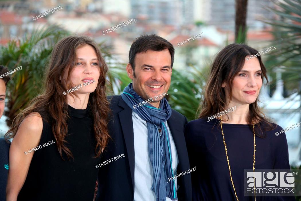 Stock Photo: French actress Marine Vacth (L), French director Francois Ozon (C) and French actress Geraldine Pailhas pose during the photocall for 'Jeune & Jolie' (Young &.