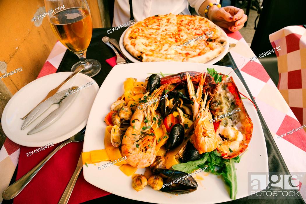 Stock Photo: Seafood pasta, pizza and beer in Italy.