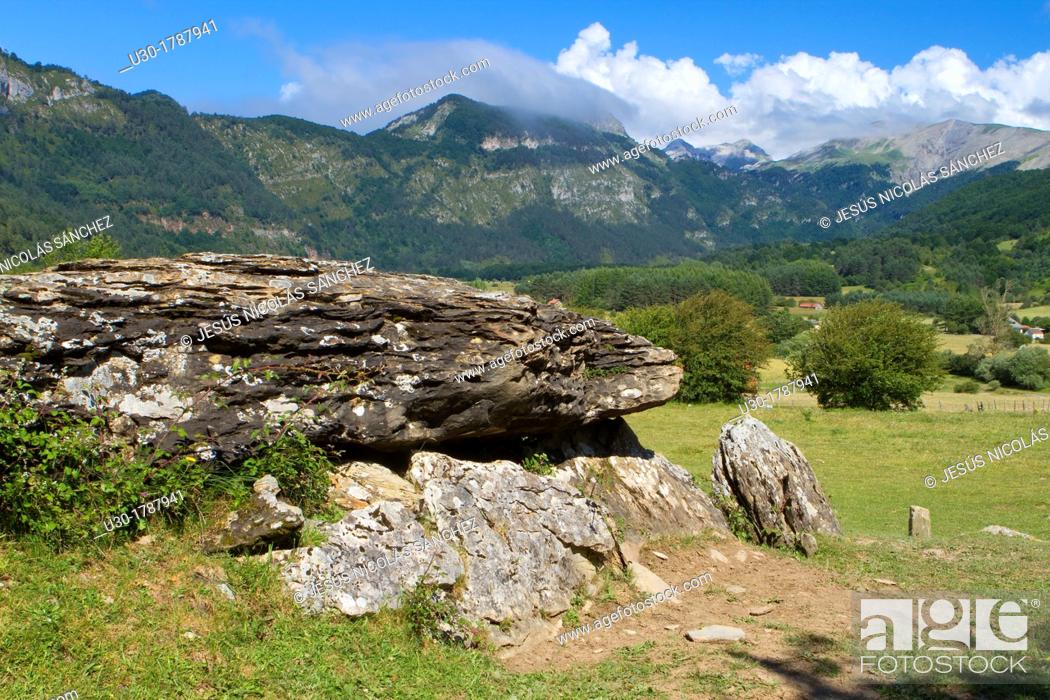 Stock Photo: Arrako dolmen, in Rincón de Belagua  Isaba  Ronca Valley  Navarra  Spain  Europe.