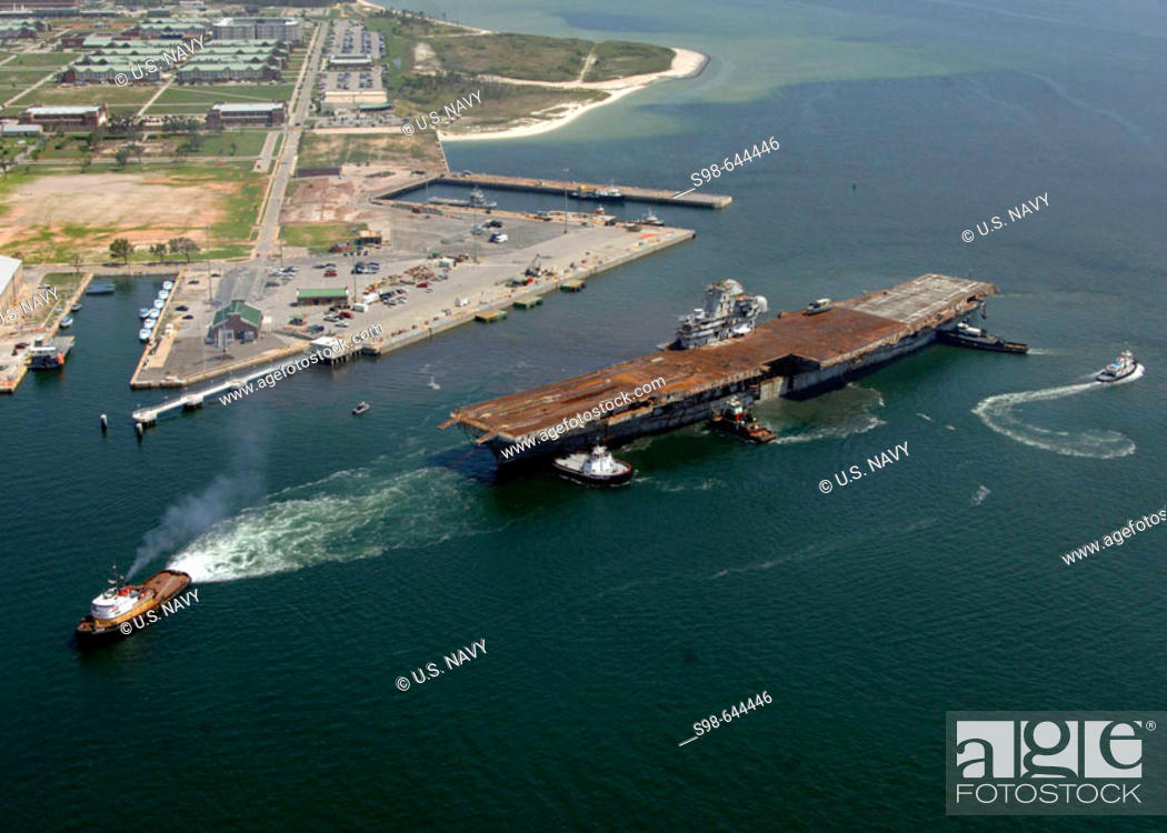 May 15, 2006. (Pensacola, Florida) The decommissioned aircraft carrier USS  Oriskany (CVA-34) is..., Foto de Stock, Imagen Derechos Protegidos Pic.  S98-644446 | agefotostock
