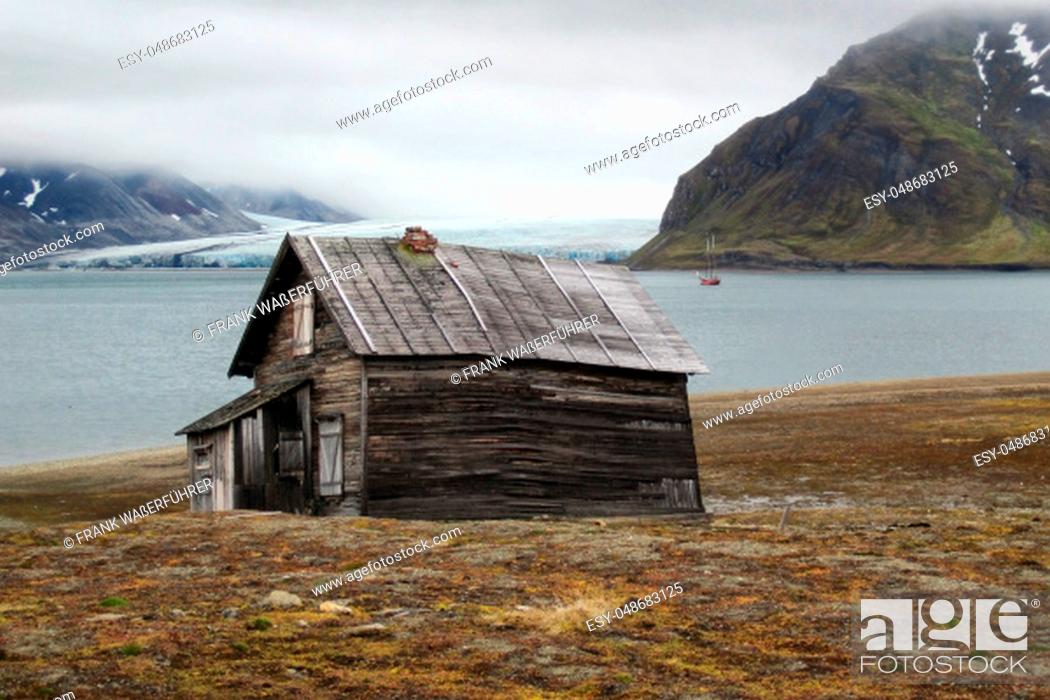 Stock Photo: Spitzbergen, old crooked wooden hut anno 1904, Recherchefjorden, Snatcherpynten.