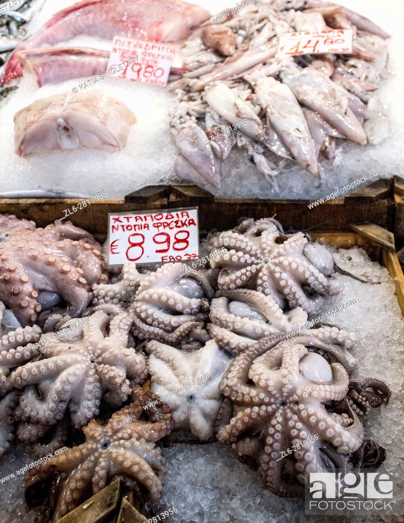 Imagen: Meat and fish market in Athens, Greece where you can see the exposed meat and fish on the etalage.